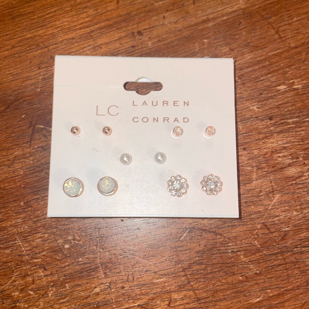 Laura Conrad stud earring pack